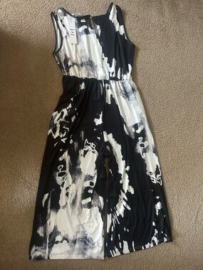 Sleeveless Black & White Abstract Maxi Dress